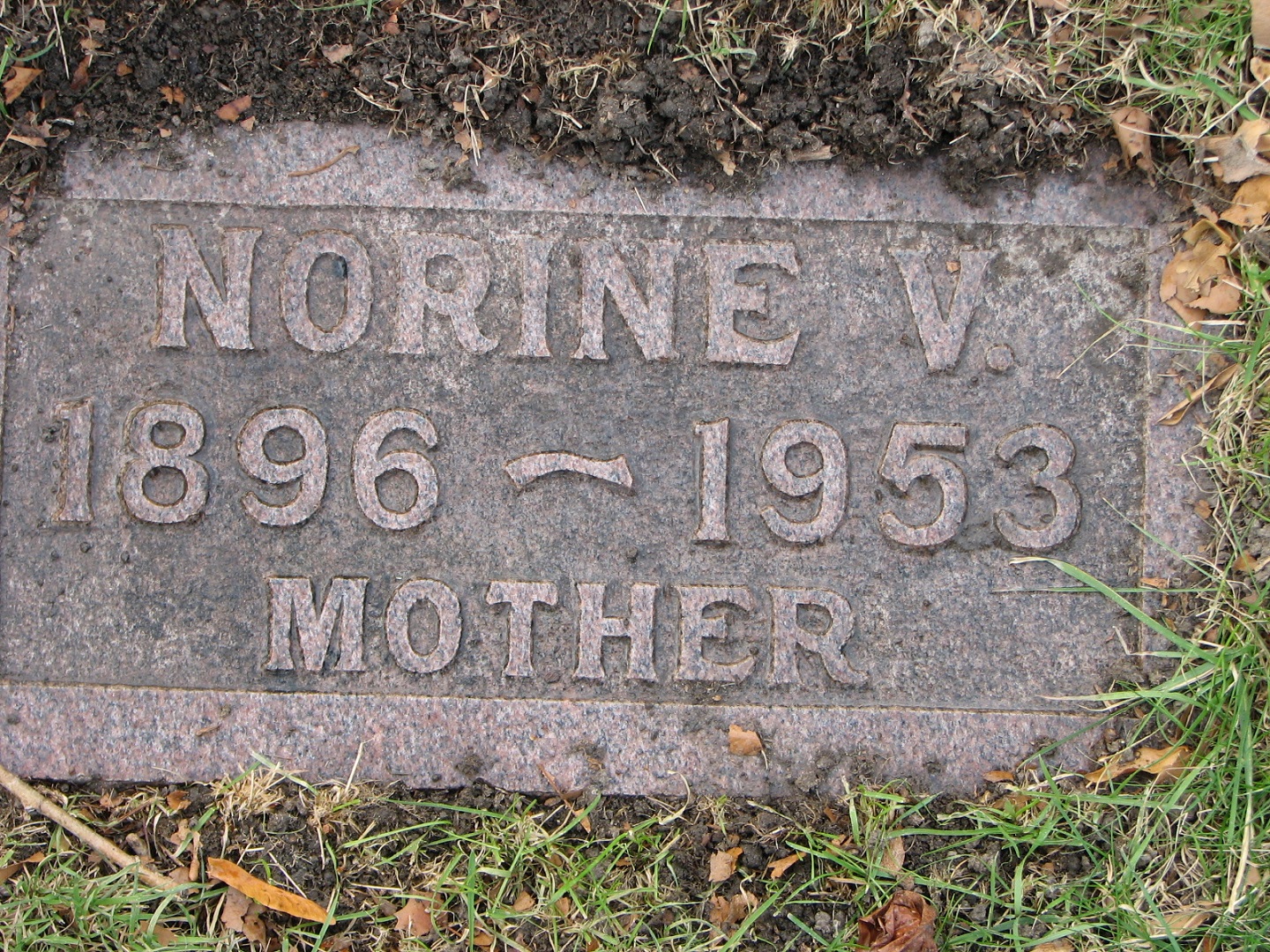 Norine V Gracey 1896-1953 Sect E row 3