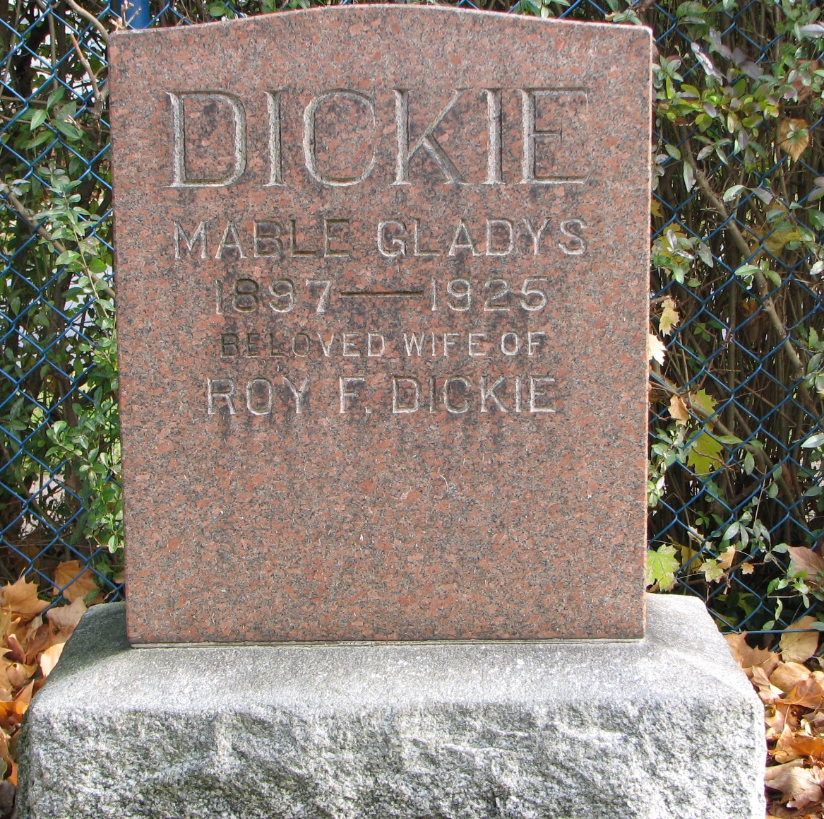 Mable Dickie 1897-1925 spouse to Roy _ Sect C Row 4